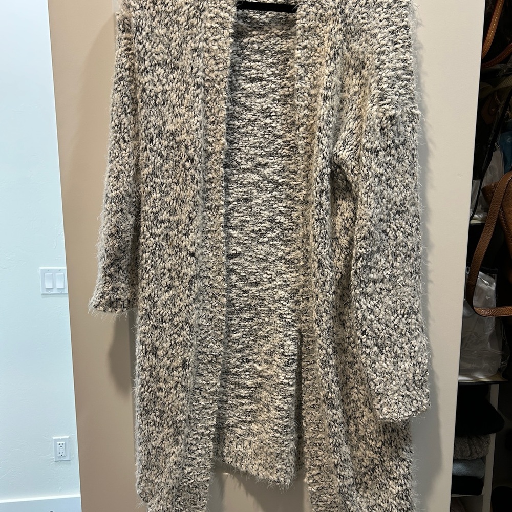 Cozy Women's Black and White Sweater